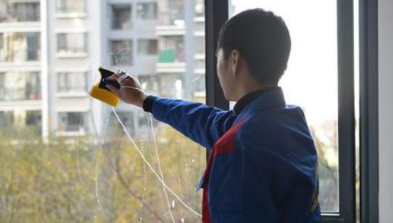 擦玻璃用什么擦最干净