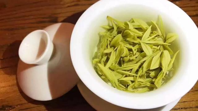 珍稀白茶和安吉白茶