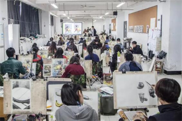美术生高三集训一般要多少钱