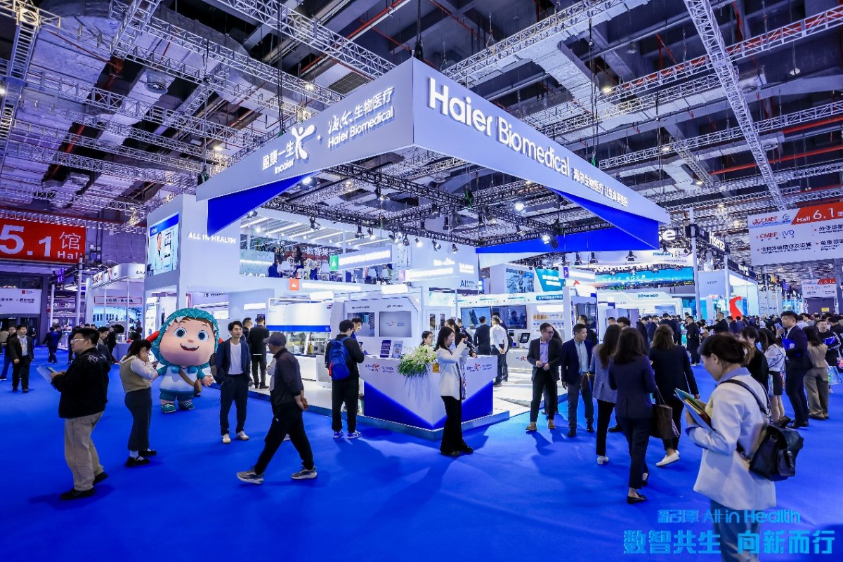 践行“All in Health”！盈康一生携最新科技成果亮相CMEF