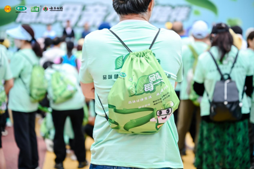 蓝花楹盛开的母亲节，奥运冠军带领500市民“走花路”