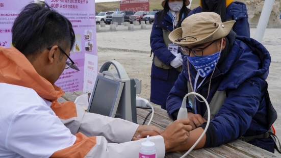钙尔奇30年履新出发  长城大行走 号召走出行动力