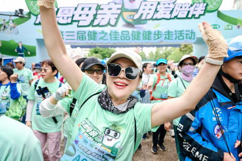 蓝花楹盛开的母亲节，奥运冠军带领500市民“走花路”