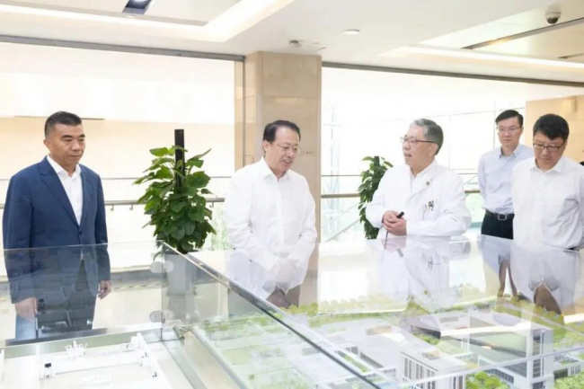 推动粒子治疗更加可及可享！龚正调研上海市质子重离子医院