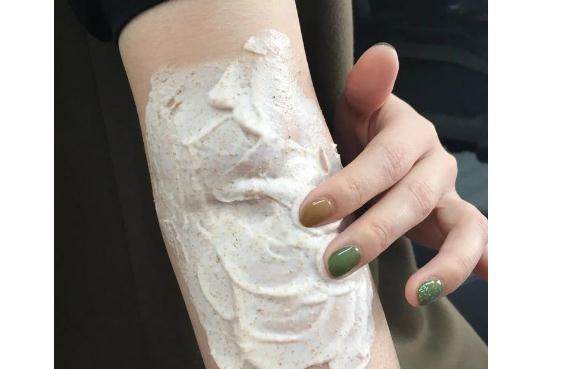 使用身体磨砂膏会伤害皮肤吗？磨砂膏可以去黑色素沉淀吗？