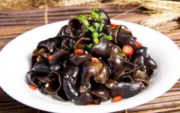 食用木耳有哪些功效与作用？木耳不能和什么食物一起吃？