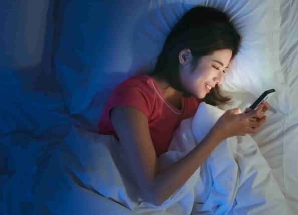 睡眠不好按摩哪里最有效 按压心包经点揉神门穴